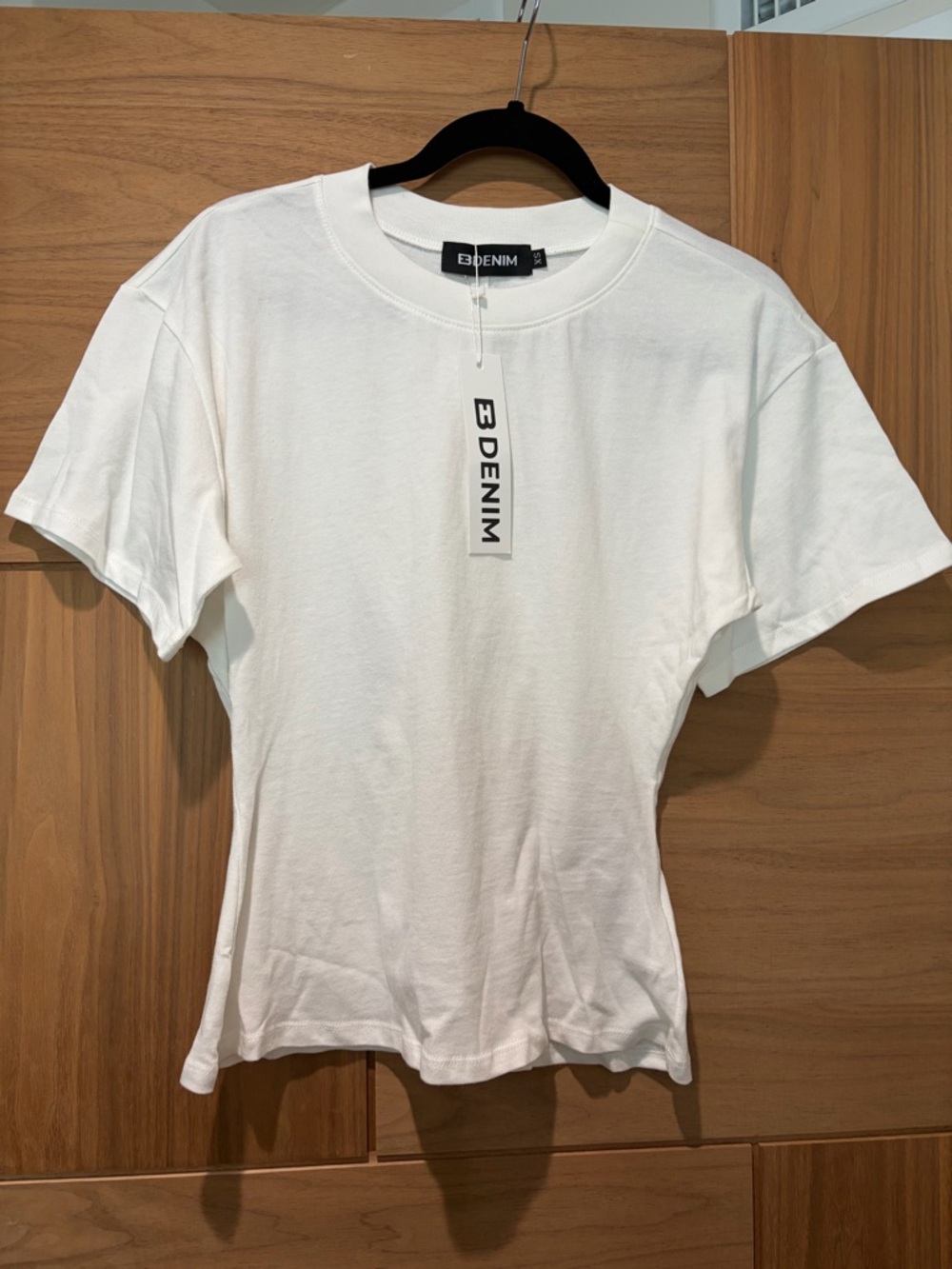 NWT White Classic Crewneck Short Sleeve Tee - Women